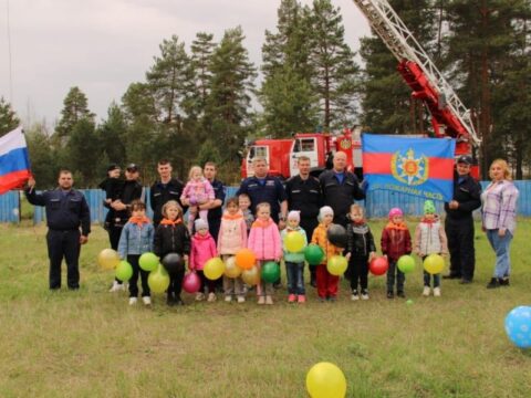 «С Днем пожарной охраны!»: дошколята поздравили огнеборцев с профессиональным праздником новости Шатуры 