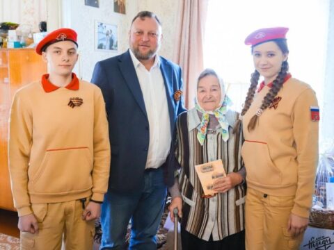 Жительнице блокадного Ленинграда из поселка Мишеронского Надежде Овчинниковой передали поздравление от губернатора новости Шатуры 